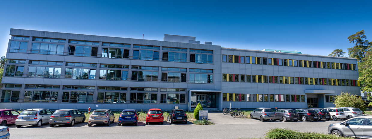 IFG Bau 330 Außenansicht komplett Juli 2020